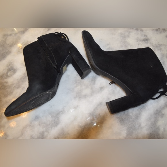 Stuart Weitzman - Picture 3 of 4